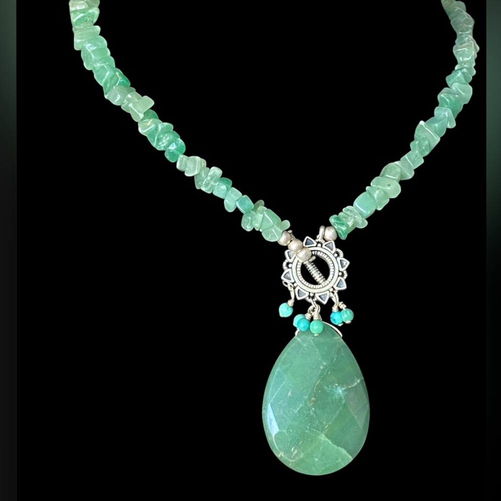 Hand Crafted Aventurine Chip Necklace W/ Ornate Silver Accent & Teardrop Pendant - Picture 3 of 10